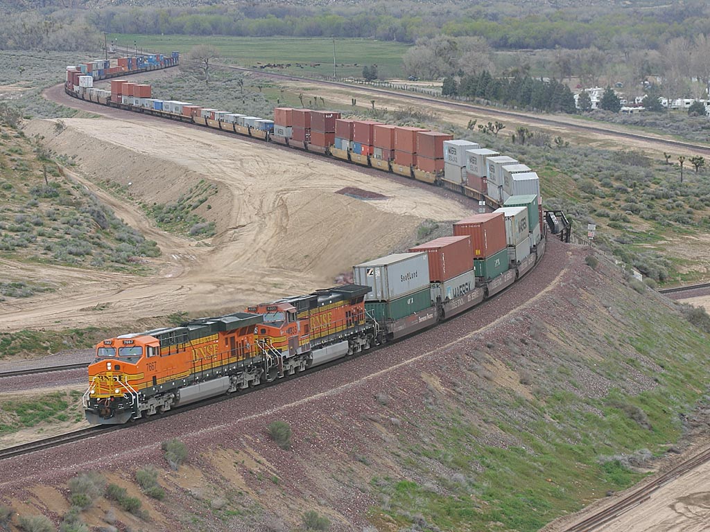 BNSF 7667 at Frost