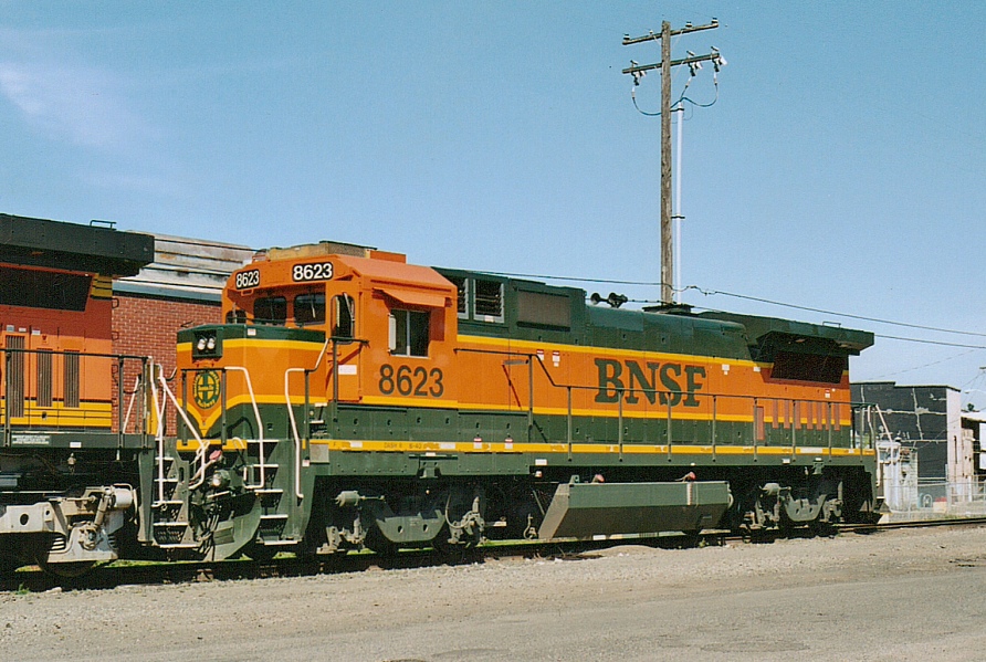 BNSF Dash-8