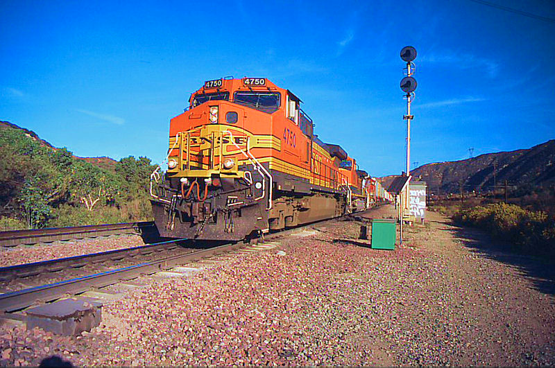 BNSF Heads By Cajon Crossovers