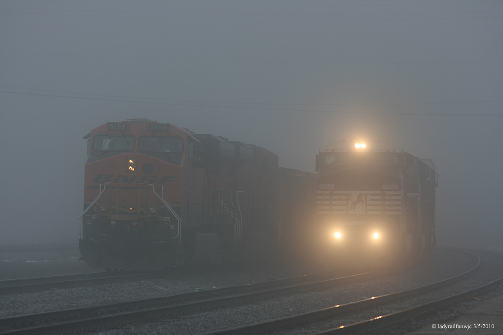 BNSF & NS in the Fog