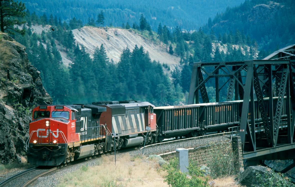 CN 2555 heads east on CP tracks at Cisco, BC