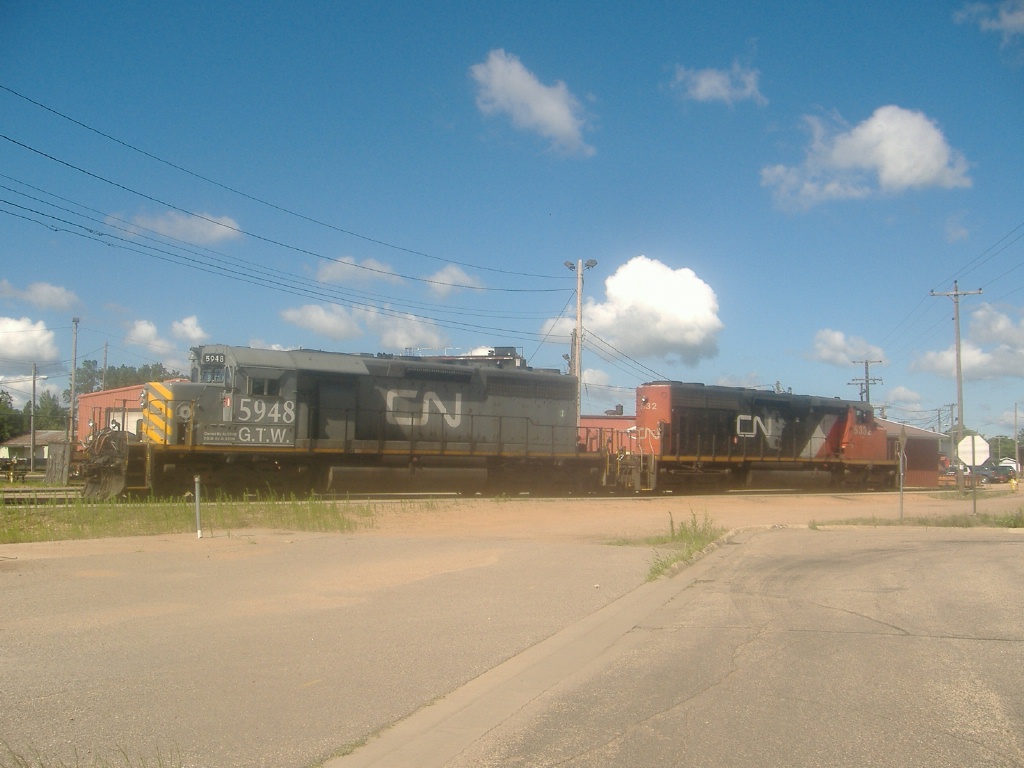 CN/GTW 5948 & CN 5332