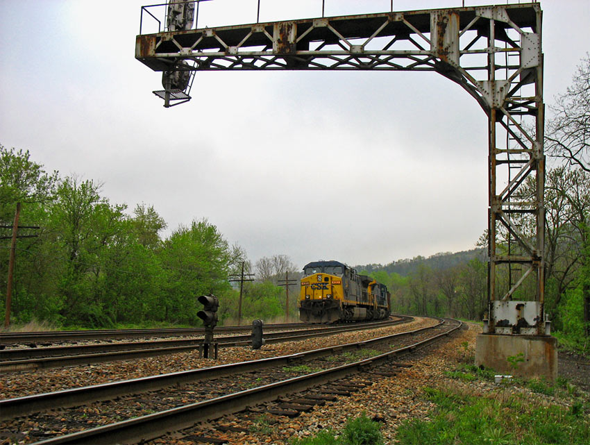 Coal Empties for WV Waits for Crew