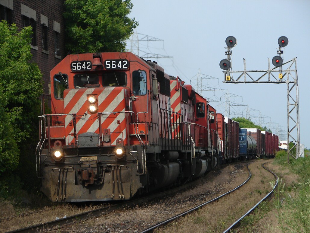 CP 435 with SD40-2's !