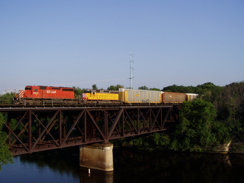CP 6015 crosses the scenic Wisconsin River