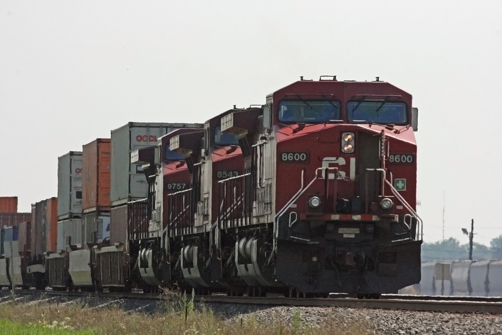 CP #8600 gets ready to stop for crew change