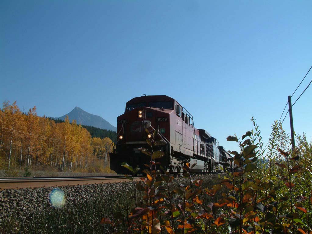 CP 9519 West at Moberly BC