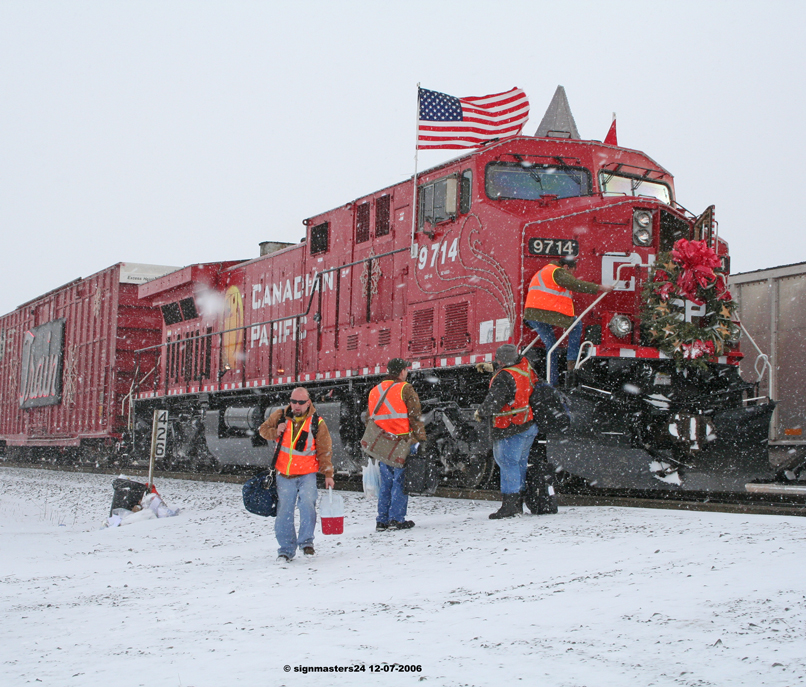 CP Holiday Train Elkhart, IN recrews