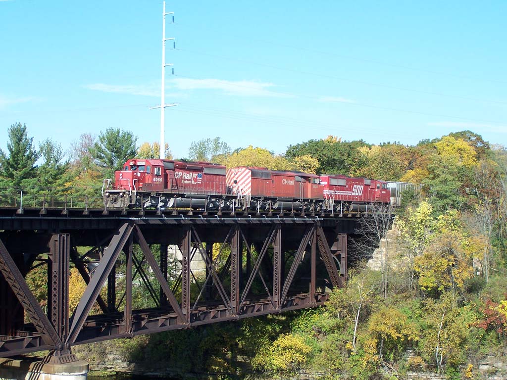 CP SD40-2 6066 crosses the Wisconsin River