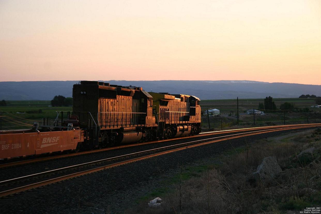 CSX #400 west into the Sunset at Quincy, Washington