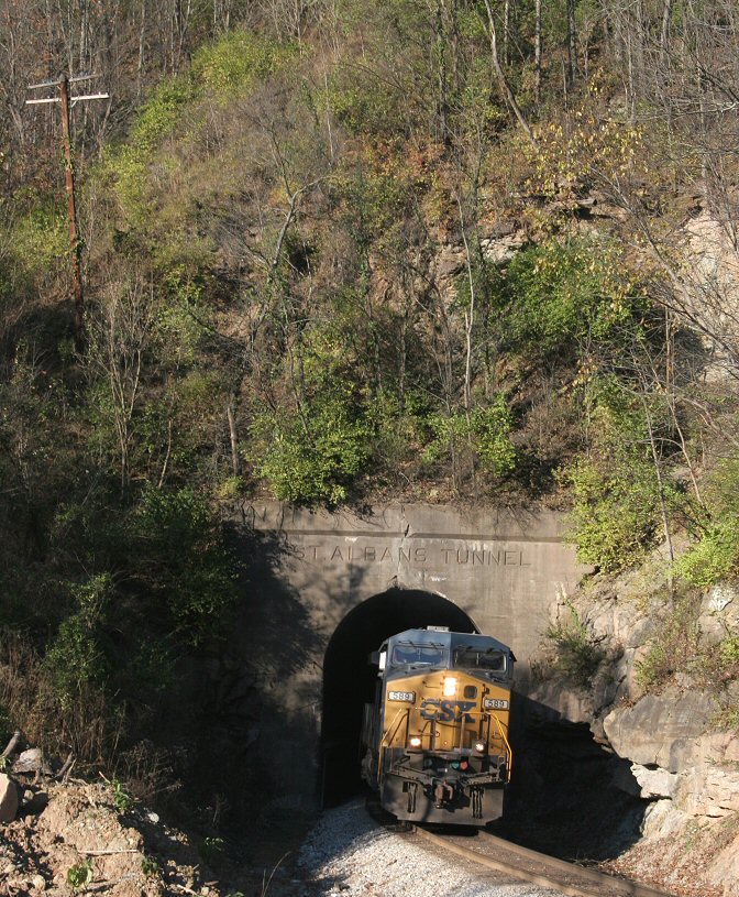 CSX 589 at St. Albans Tunnel