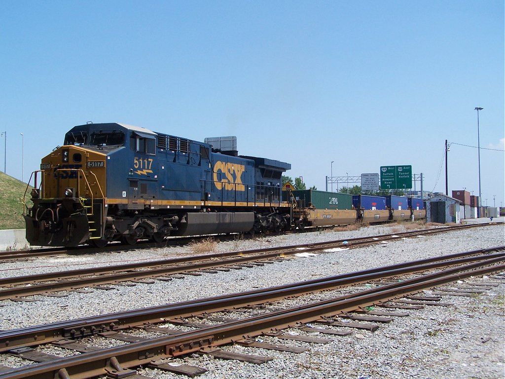 CSXT 5117 waits for a crew at pinners point