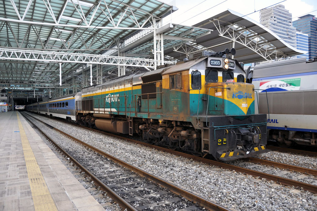 KORAIL model 7300, 7365 on Gyeongbu line