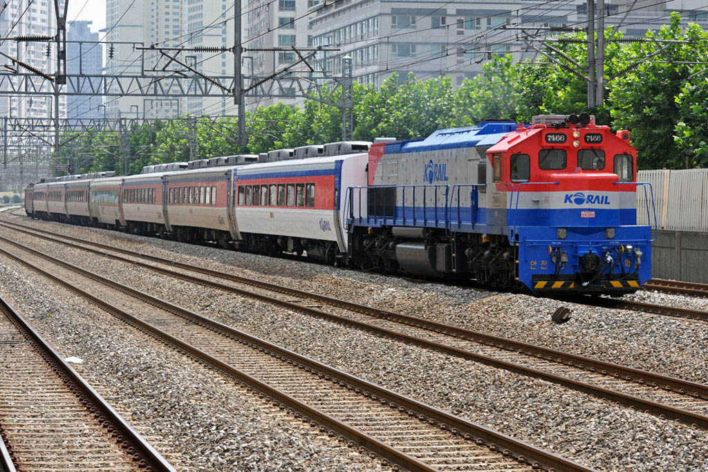 KORAIL model 7400, 7466 on Gyeongbu line