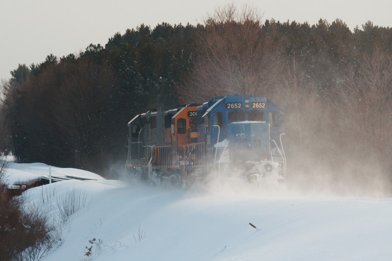 Marquette Rail locomotive move