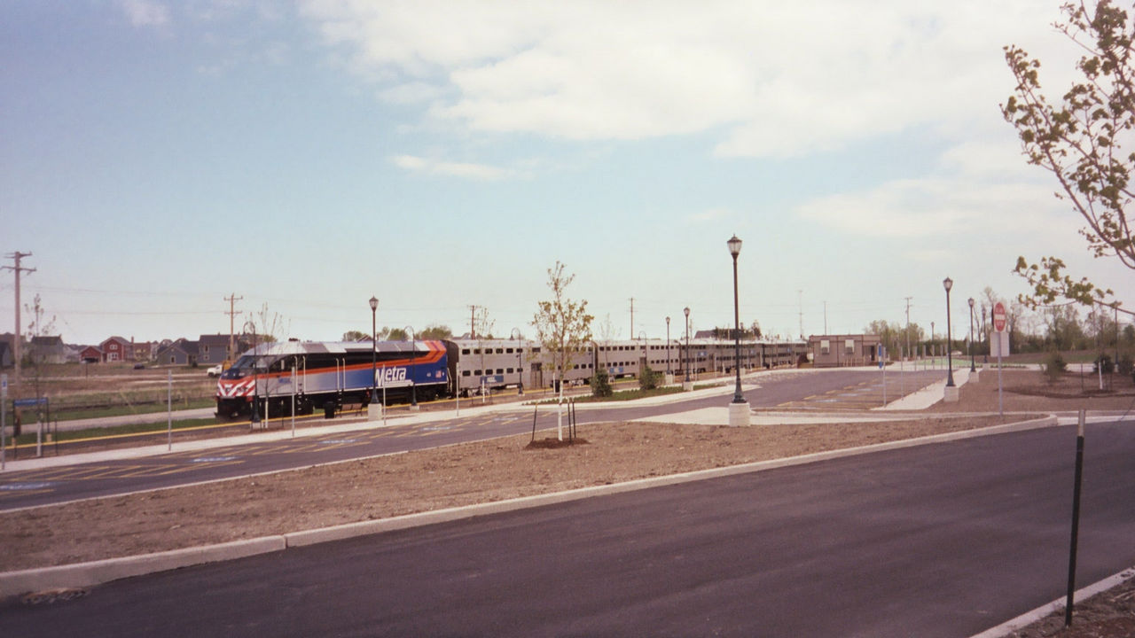 Metra at Prairie Crosiing Station, Milw District North Line