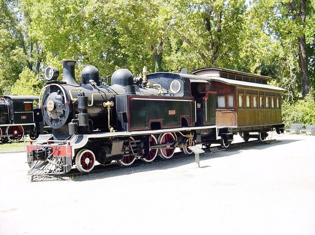 Museo Ferroviario de Santiago: Steam Loco with Car