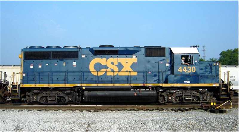 Recently Repainted CSXT 4430 leads a train toward Memphis