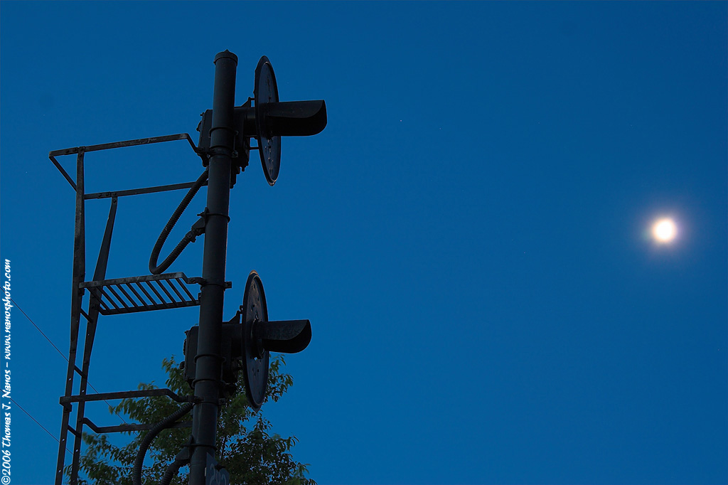 Signal and lunar light
