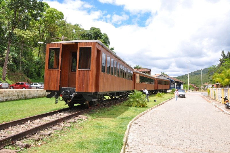 Steam train at Rio Acima