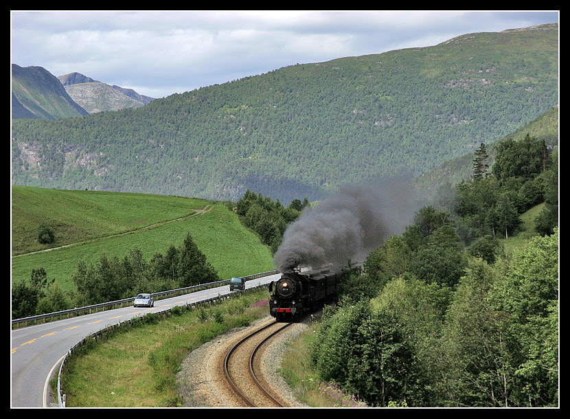Steaming up Romsdalen