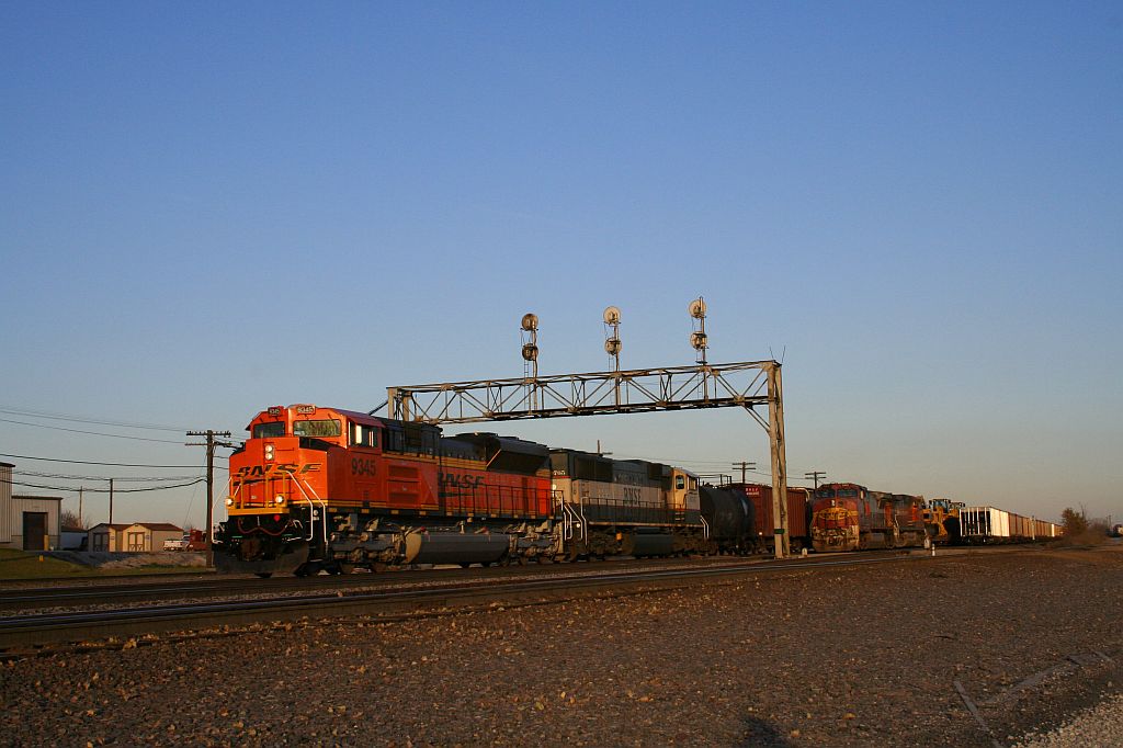 This is my first BNSF SD70ACe, and it's a low nose!