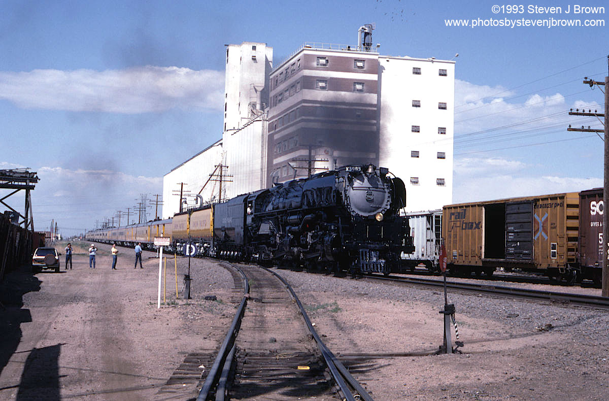 Union Pacific 3985 is southbound at Commerce City, CO