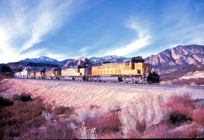 Union Pacific Hauls the APL Stacks