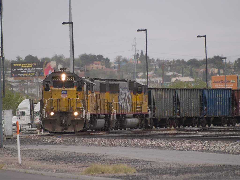 UP 3353 leads a WB manifest