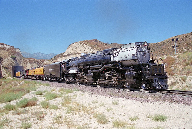 Up 3985 at Tunnel 2 in the Cajon Pass.
