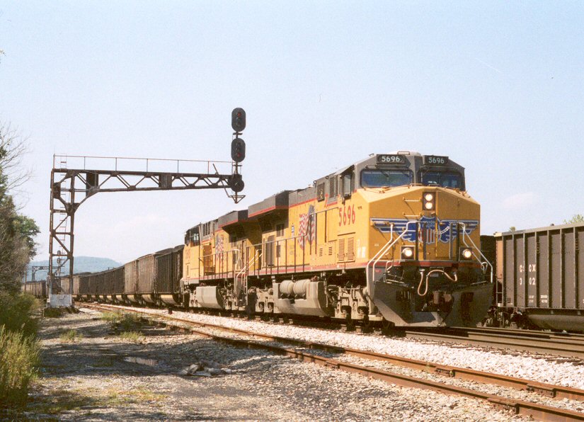 UP 5696 in St. Albans, WV