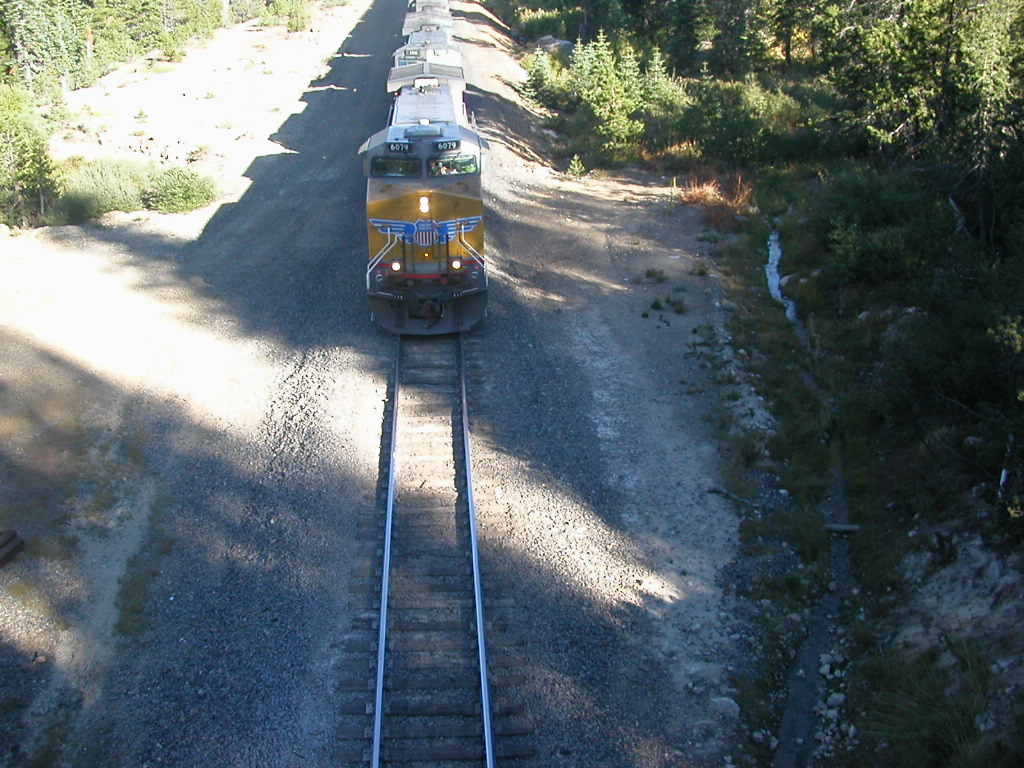 UP 6079 @ MP 195 tunnel, donner pass ca 9-23-06