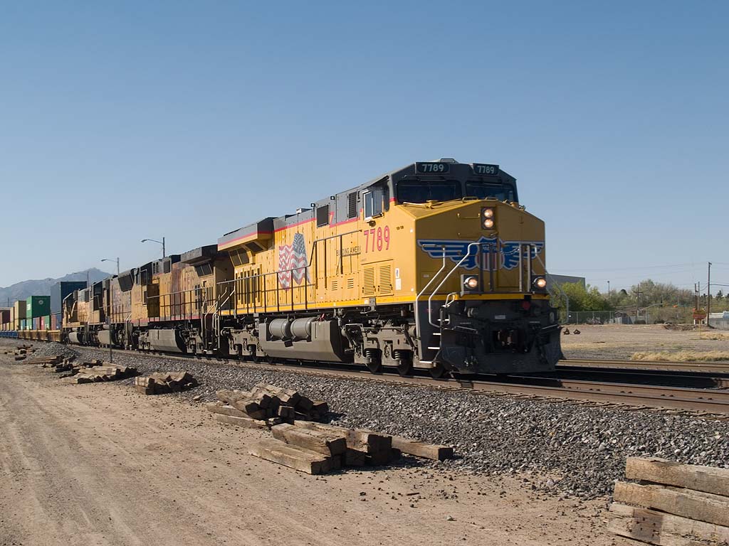 UP 7789 leads an EB doublestack