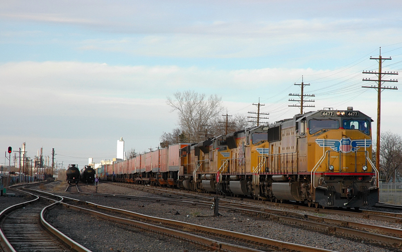 UP Trash train sits In wait | RailroadForums.com - Railroad Discussion ...