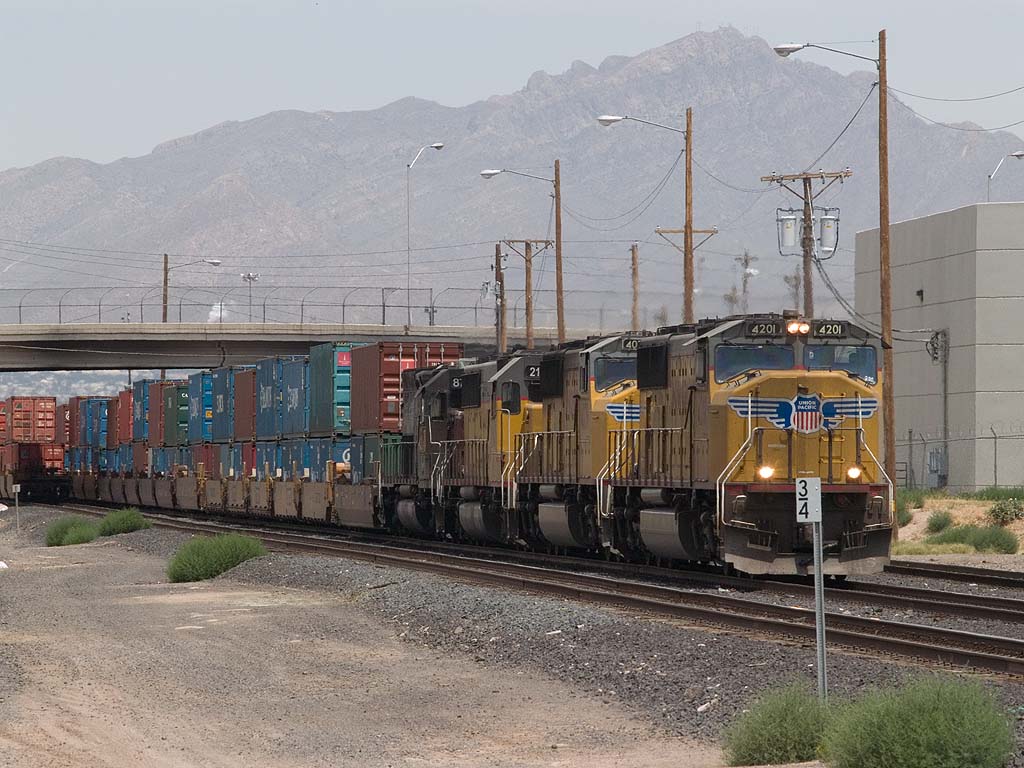 UP4201 leads an EB intermodal on 6/17/07 in El Paso, TX