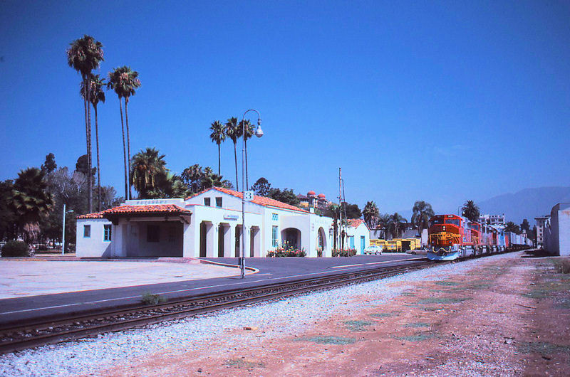 Warbonnets arriving with the 198 through Pasadena