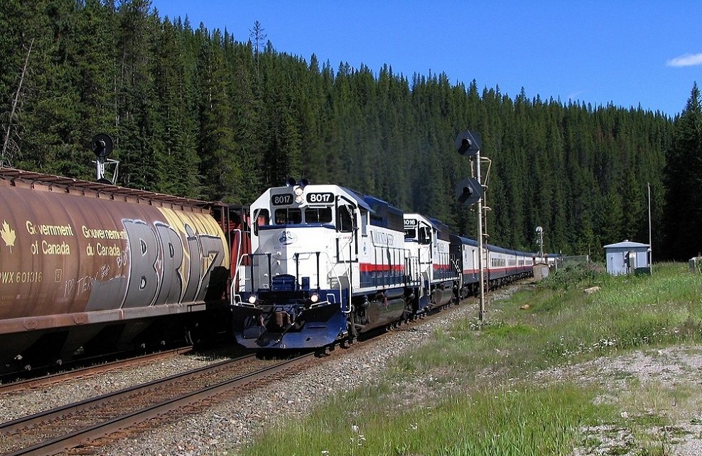Westbound Rocky Mountaineer at Divide Crossover