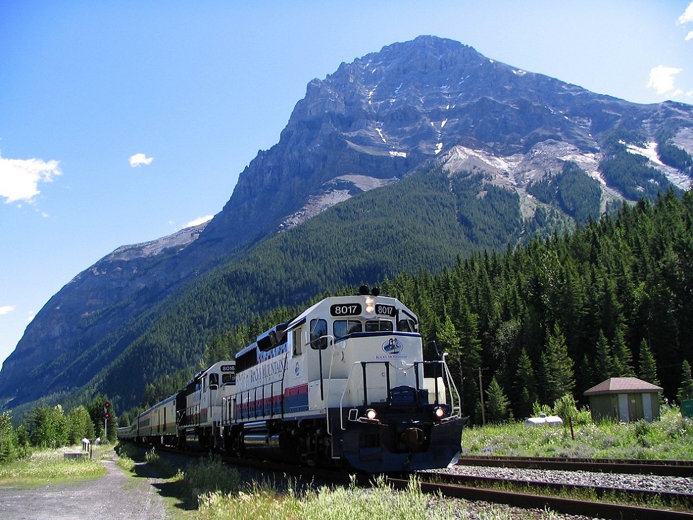 Westbound Rocky Moutaineer at Field