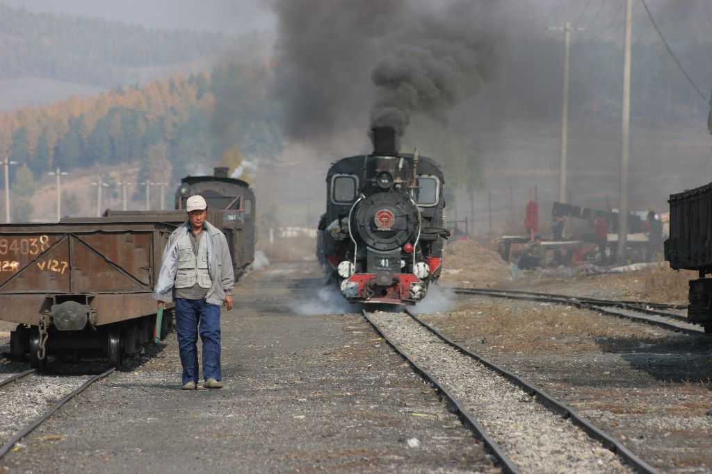 Working on the Huanan narrow gauge railway in China