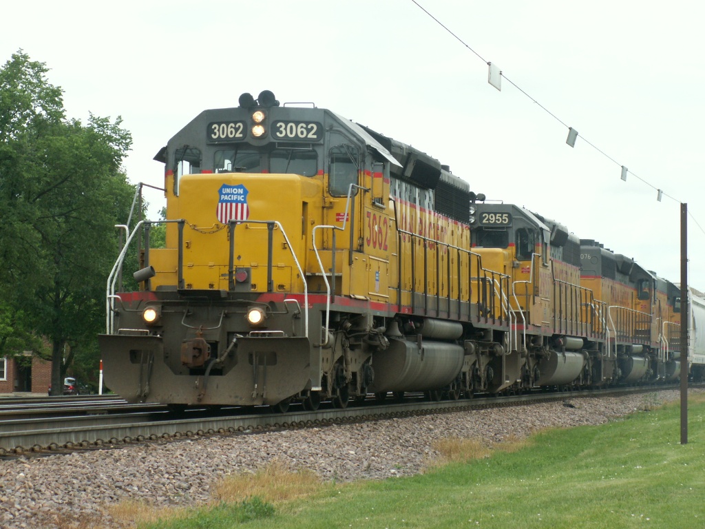 3 SD40-2 plus 1 GP15-1