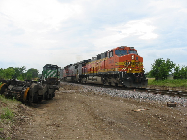 5406 TXI 1 rolls past wreck going North 06-05-04