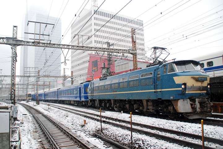 Aim at the blue train in snow, #4
