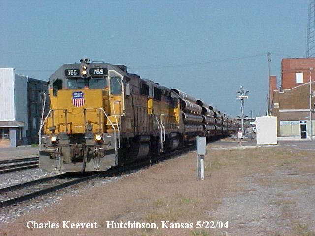 Big pipe rolls thur Hutchinson, Kansas