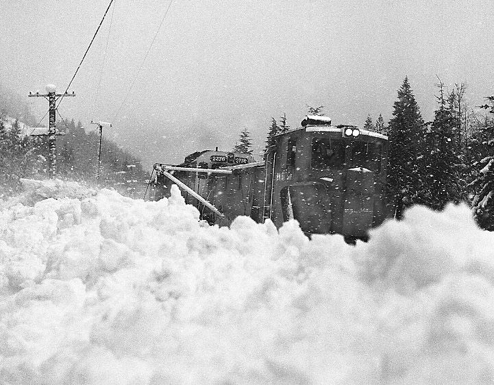 BN_Snow_Dozer_Scenic_Plowing