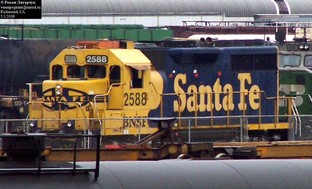 BNSF 2588 (GP35r)