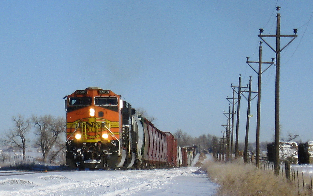 BNSF 4588 Taking The Siding