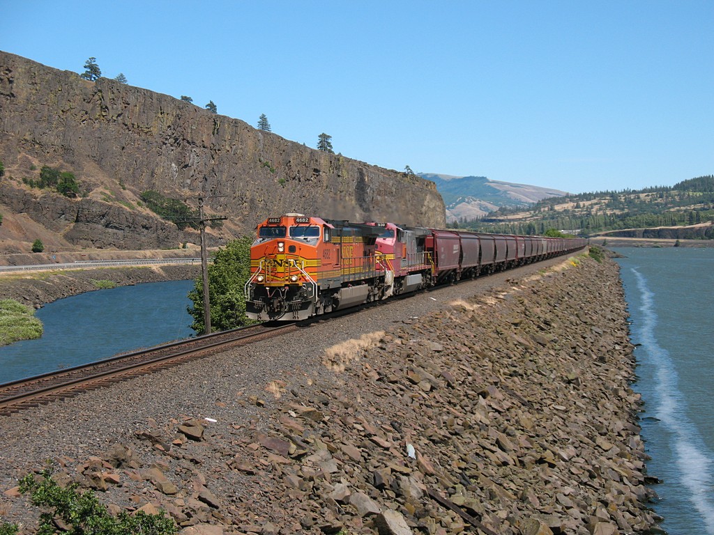 BNSF 4682