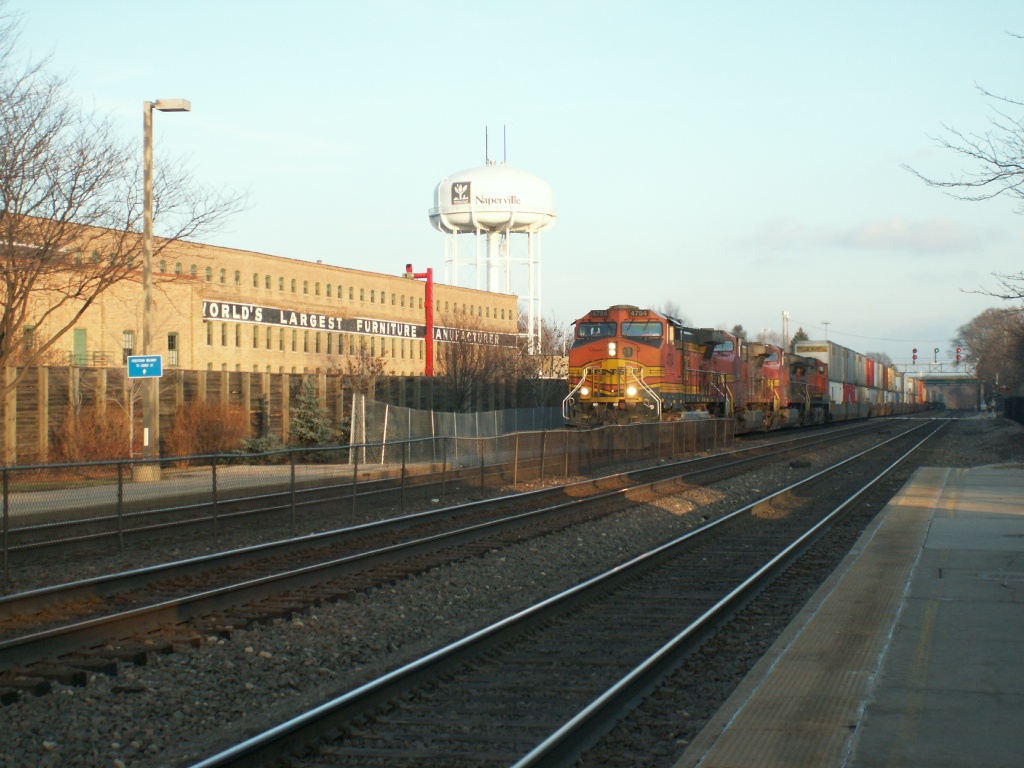 BNSF 4784 Hauling thru Naperville