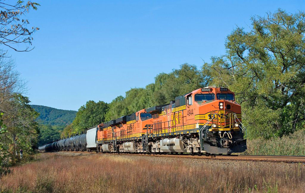BNSF 4944