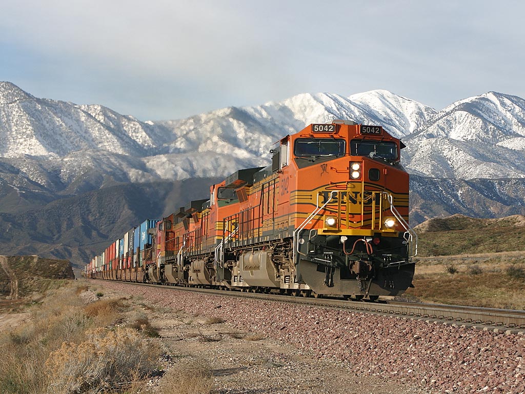 BNSF 5042 heading up